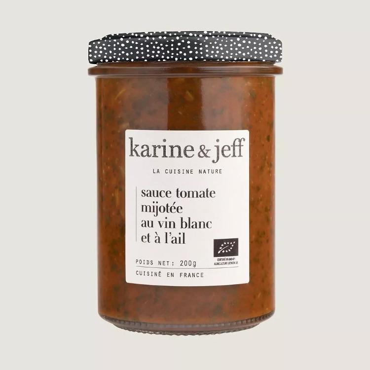Sauce tomate mijotée au vin blanc et à l'ail
