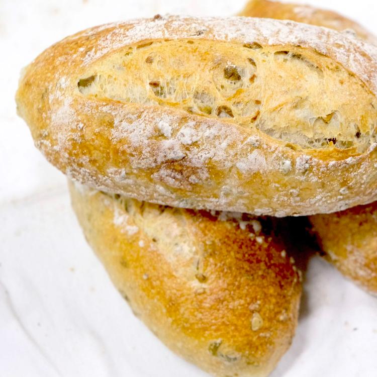 Pain levain aux olives - petit