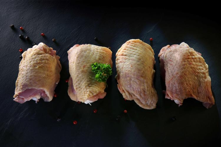 Haut de cuisse de poulet avec peau et os 20 pièces