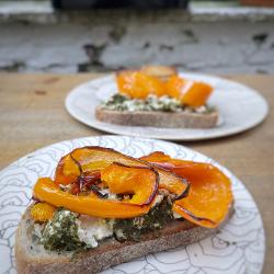 La Tranche : Tartine chèvre poivrons rôtis