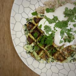 La Tranche : Gaufres de courgette, quinoa, sauce au fromage de chèvre