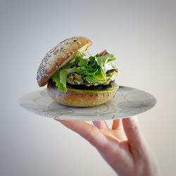 La Tranche : Burger de courgettes, aubergines et sauce poivron