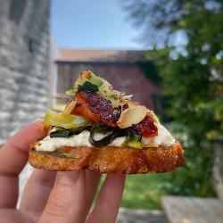 La Tranche : Tartine d'été - maquée, courgettes et abricots